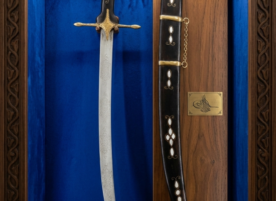 Koleksiyonluk Osmanlı Kılıcı – Özel İşlemeli, Sedef Kakmalı ve Tuğralı