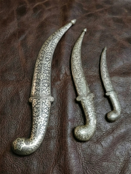 Koleksiyonluk: Görkemli Gümüş İşlemeli Hançer Takımı (3 Boy)